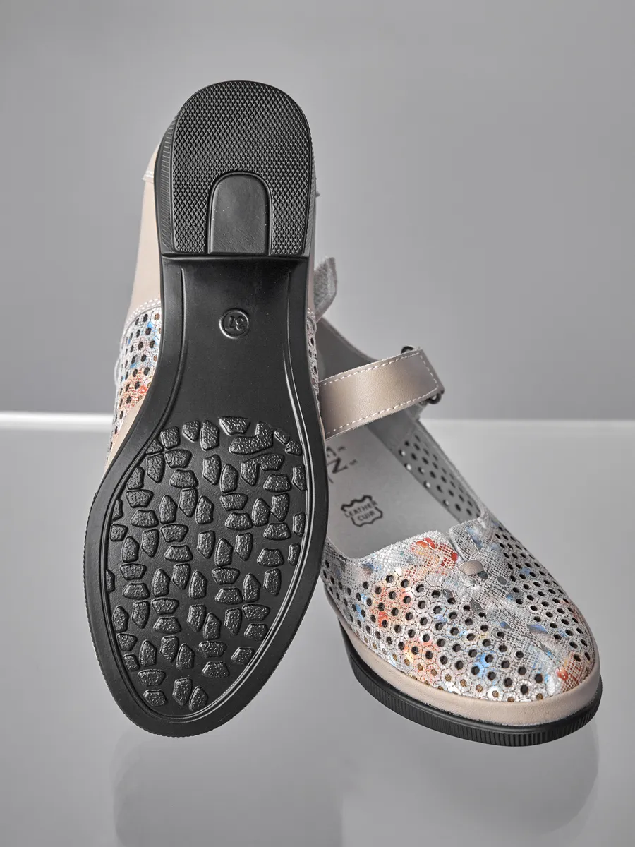 Туфли с перфорацией на каблуке HX142-012