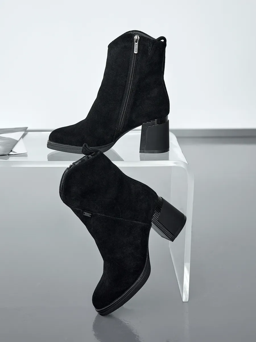 Ботинки женские зимние на каблуке замшевые U420-041